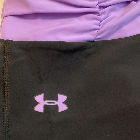 Under Armour Cropped Compression Leggings (black & purple) - Picture 3 of 6